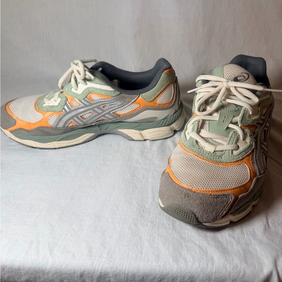 EUC Men’s Asics Athletic Shoes - Picture 6 of 11